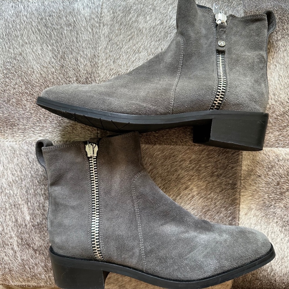 Aquatalia Colbie grey suede ankle boots NWOT 8.5